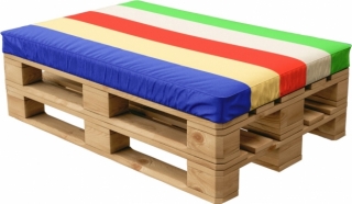 Wood с разноцветной подушкой