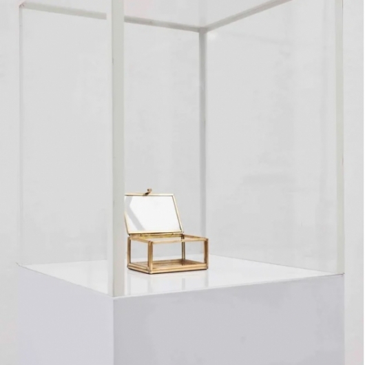 Витрина Showcase White белого цвета в аренду