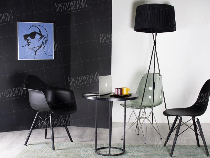 Стул Eames Style Black & White в интерьере