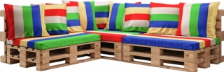 Wood с разноцветными подушками