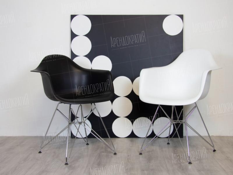 Стул Eames DAR Grey в интерьере