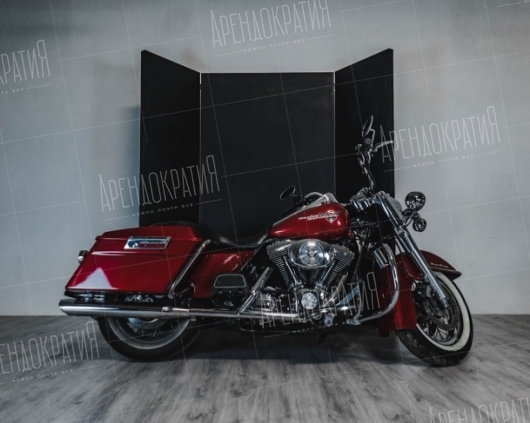 Фотозона с мотоциклом Harley Dyna Switchback в аренду
